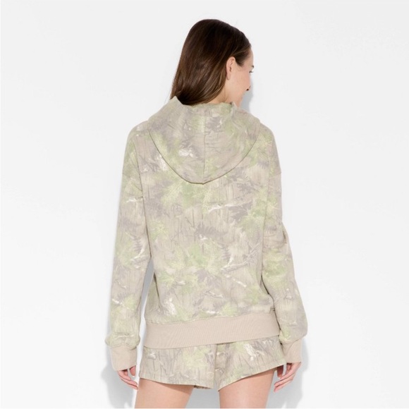 NWT Women's Oversized Hooded Pullover Sweatshirt - Wild Fable™ Camo M - Picture 2 of 3